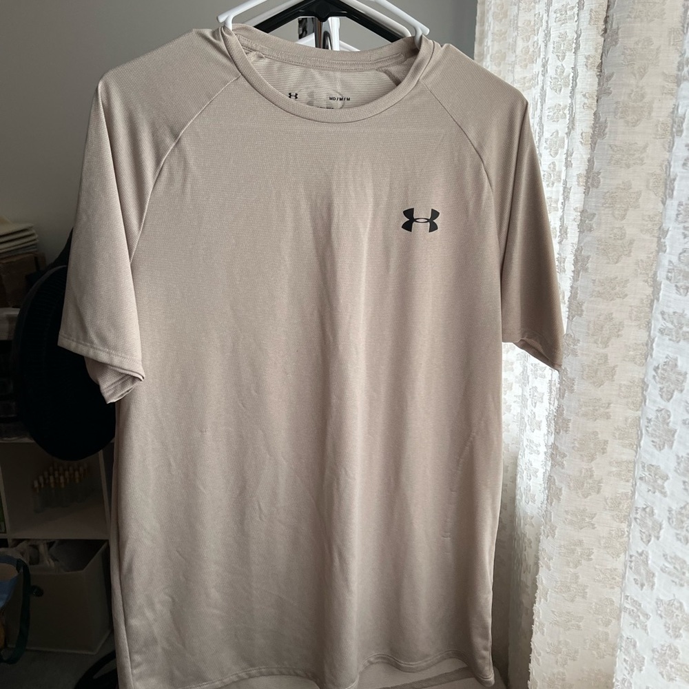 UNDER ARMOUR TEE